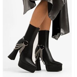 Rent Lamoda Crown Platform Chain Detail Boots Hirestreet size 8